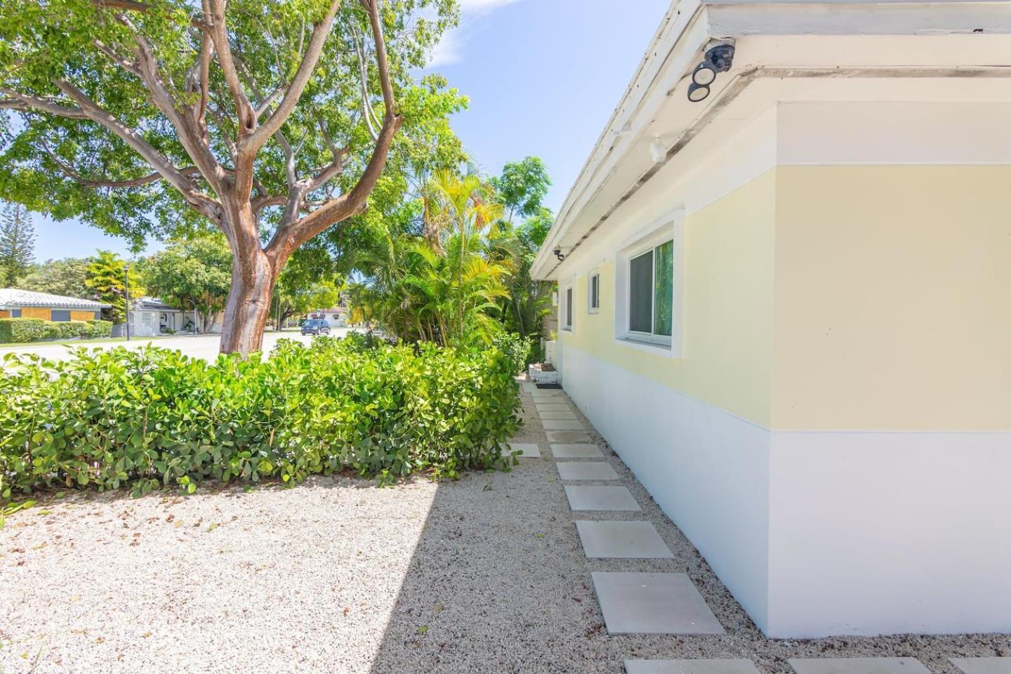 Newly Renovated Stylish Studio In El Portal #2 Miami Exterior photo